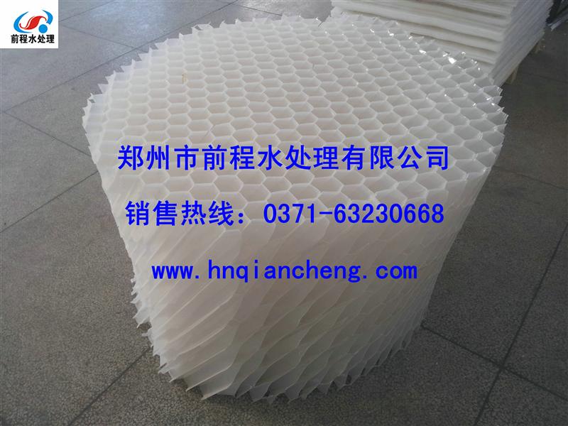 斜管填料安裝現(xiàn)場(chǎng)（二）